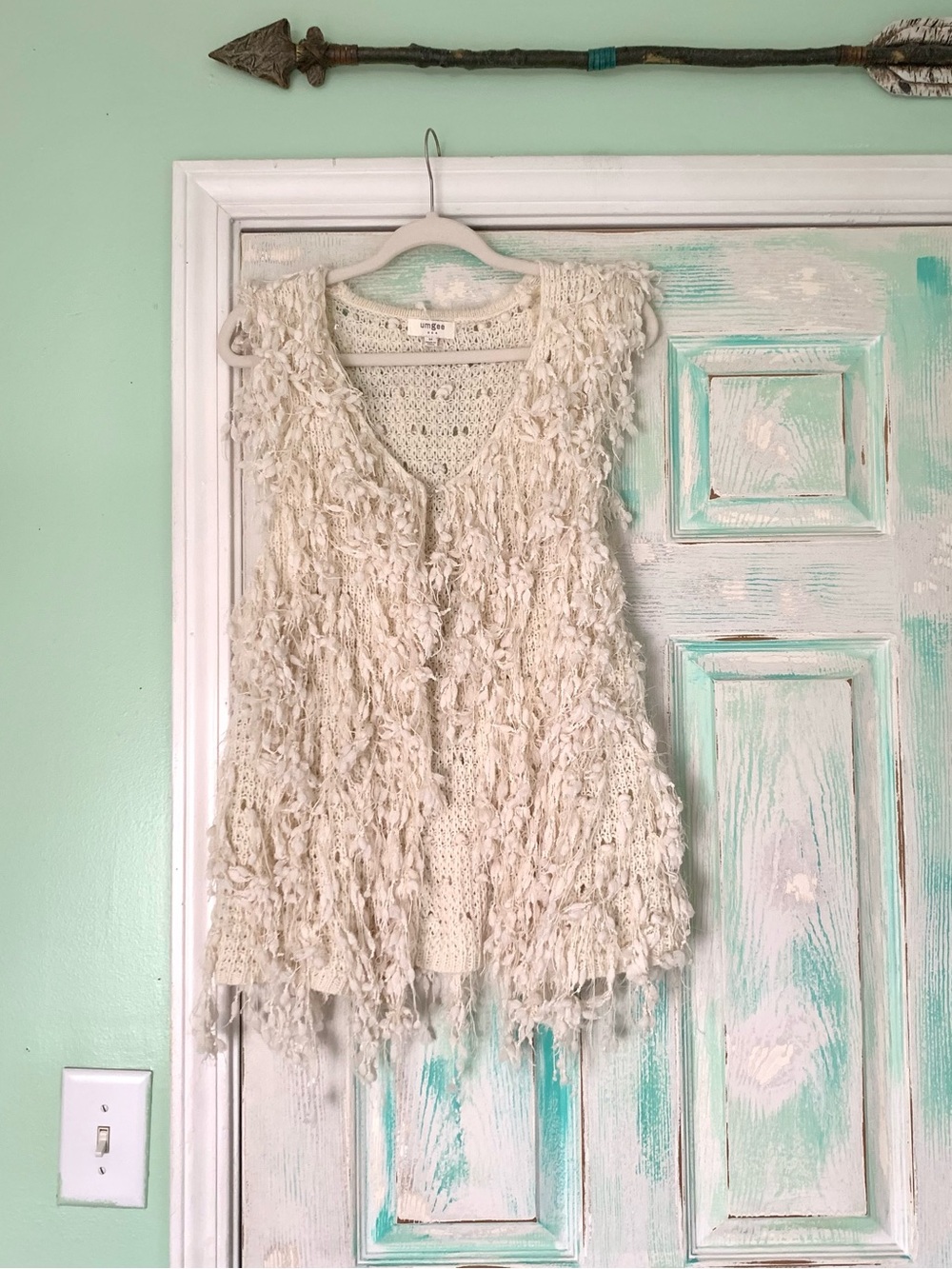Umgee USA Beige/Cream Fuzzy Shaggy Fur Vest Medium
